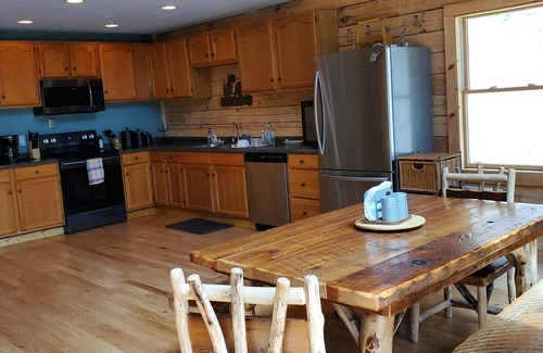 Green Spring Cabin | Potomac Cabin: Riverfront, 7 acres, sleeps 14, hot tub, Starlink