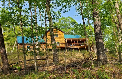 Green Spring Cabin | Potomac Cabin: Riverfront, 7 acres, sleeps 14, hot tub, Starlink
