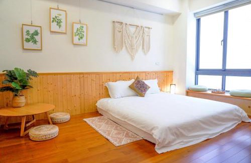 Jiji House | Pottery Flower B&B