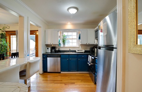 Crown Heights House | Poughkeepsie Retreat w/ Deck + Gas Grill!