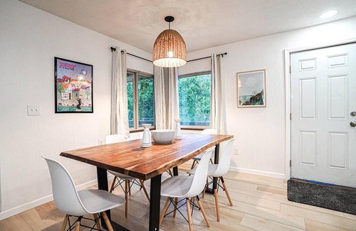 Poulsbo House | Poulsbo Scandinavian Retreat 2 blocks to DT