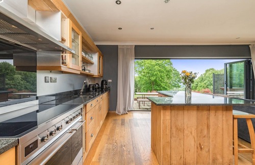 Crowborough House | Poundgate Park Holiday House 8 Bedroom in 2 adjoining properties ,1h from London