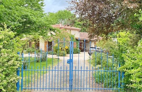 Armous-et-Cau Villa | Prachtig en Rustig Gelegen Gelijkvloerse Villa in Italiaanse Stijl met Zwembad