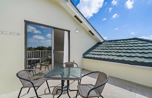 Bella Vista Condo | Practically on the beach; short walk across Carlin Park to the sand! ❤️💛💚