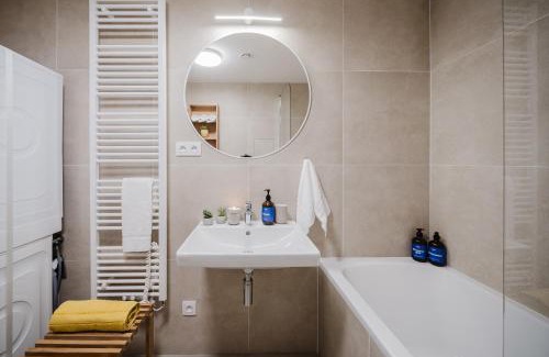 Smichov Apartment | Prague Days - Apartments with Garage and Balcony Near City Center
