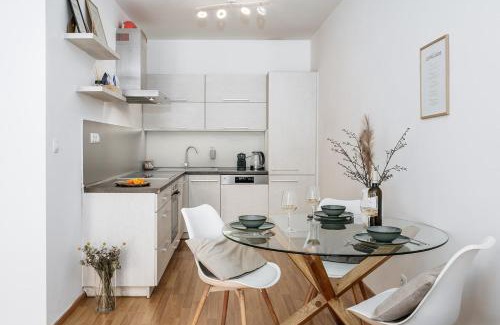 Nusle Apartment | Prague Days - Bright Apartment - Balcony - Private Parking