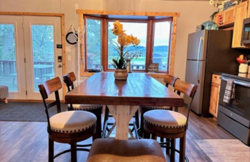 Prairie Du Chien Cabin | Prairiedise Mississippi Riverside Cabin Retreat: Your Perfect Waterfront Getaway