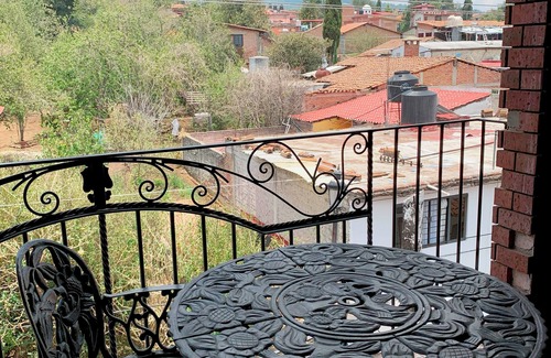 Mazamitla Apartment | Precioso Cuarto Familiar con Balcón en el Centro