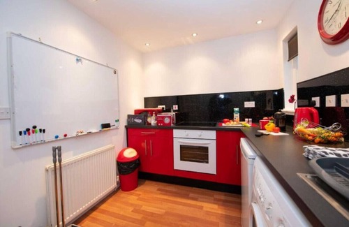 Motherwell Apartment | Premier - Chapel Street Apart