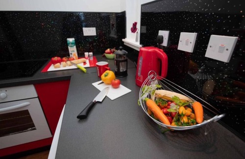 Motherwell Apartment | Premier - Chapel Street Apart