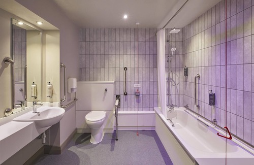 Bedford Hotel | Premier Inn Bedford - Priory Marina