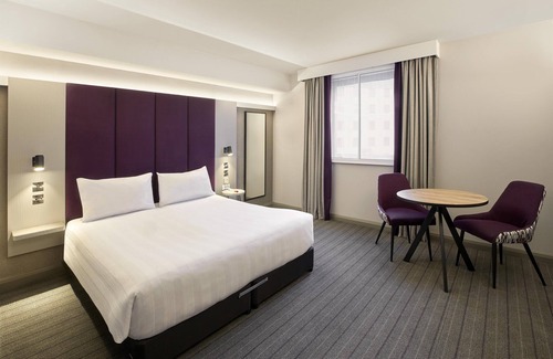 Bedford Hotel | Premier Inn Bedford - Priory Marina