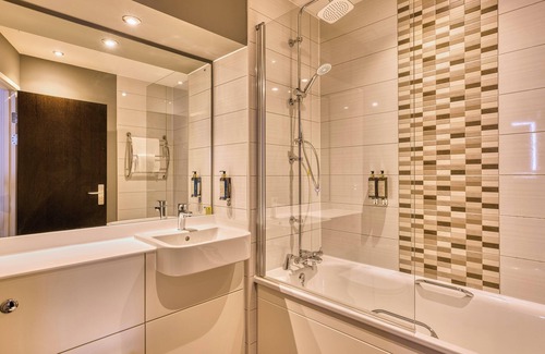 Canning Town South Hotel | Premier Inn London Docklands - Canning Town