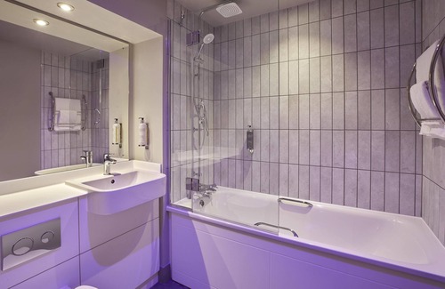 Stoke-on-Trent Hotel | Premier Inn Stoke/Trentham Gardens