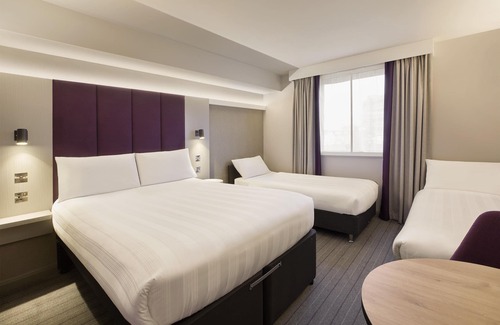 Stoke-on-Trent Hotel | Premier Inn Stoke/Trentham Gardens