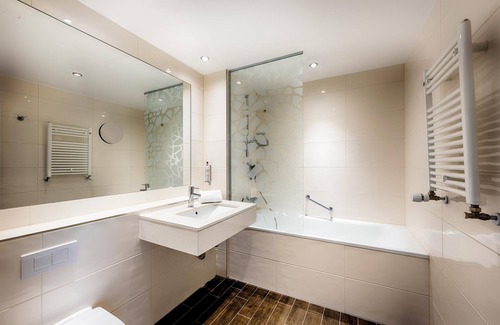 Kurpark Hotel | Premier Inn Stuttgart Bad Cannstatt