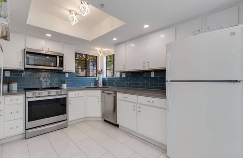 Acacia Creek Apartments Condo | Premier location in Scottsdale close to Old town & Open- HEATED pool & jacuzzi😎