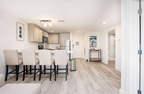 Plymouth Cultural District Apartment | Premier Ocean View Corner Condo (850S.F.)