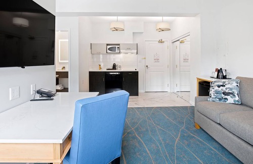 Trail Apartment | Premier Preferred King Room - Suite - 1 King with Kitchen