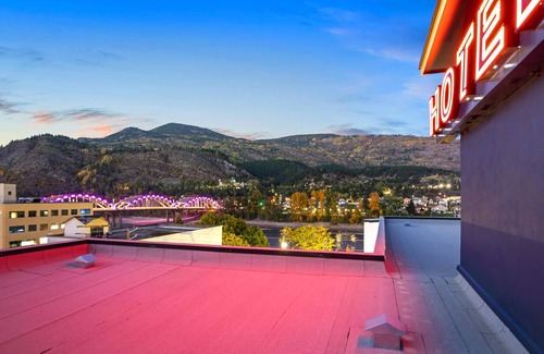 Trail Apartment | Premier Riverside King Room - Suite - 1 King