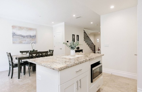 Lamanda Park House | Premier unt w/2BR 2.5BA w/jacuzzi tub - 1426 sq ft