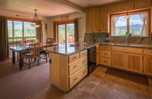 Foresta House | Premier Yosemite/Foresta home with views of Half Dome and El Cap from all rooms!