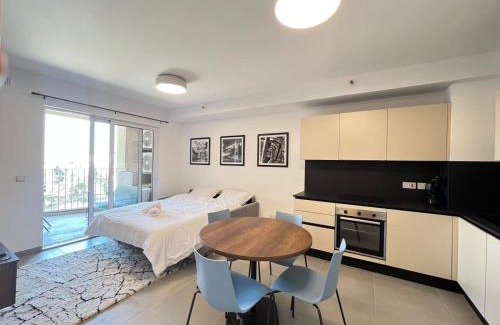 Paceville Apartment | Premium 2BR Apartment 2min Beach Walk Heart of St Julians