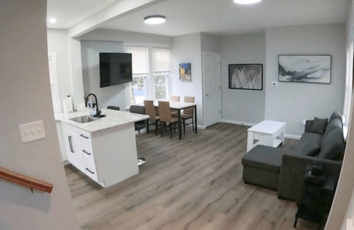 Runnemede House | Premium 2BR+Workspace, Near 5 Hospitals & Ctr City