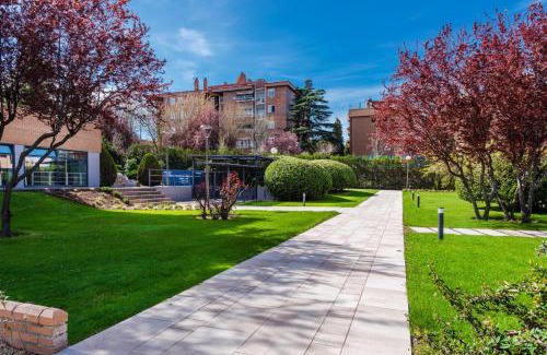 San Juan Bautista Apartment | Premium Accomodation in La Rosaleda - Madrid