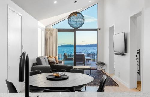 Hilltop House | Premium Lakefront Unit Spa Pool