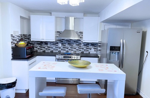 Innisfil Apartment | PREMIUM LIVING PLACE/2 BEDROOMS SUIT
