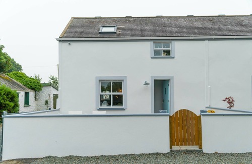 Tenby Cottage | Preseli Cottage, Wynd Hill Hideaway - walk to coast path, beach and pub!