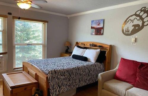 Brian Head Apartment | President Studio Pool-Spa Ski-in out Gym, Sauna, Laundry, BBQ