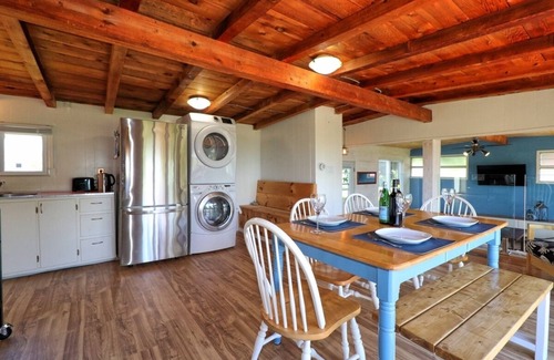 Brighton Cottage | Presqu’ile BeachHouse Cottage on Presqu'ile Beach