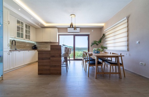 Seoca Apartment | Prestige 3Bdr Apartment w/Pool and Scenic Views