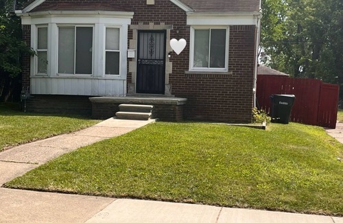 Detroit House | Prestigious 3-bedroom home