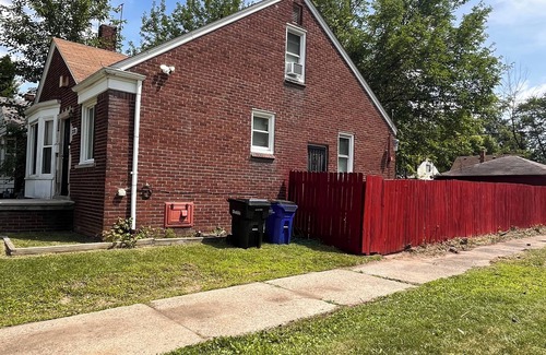 Detroit House | Prestigious 3-bedroom home