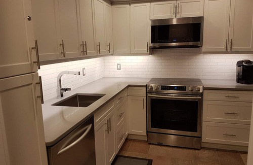 Cordova Bay House | Prestigious Location Desirable Executive Home, Very Large Clean Rental.