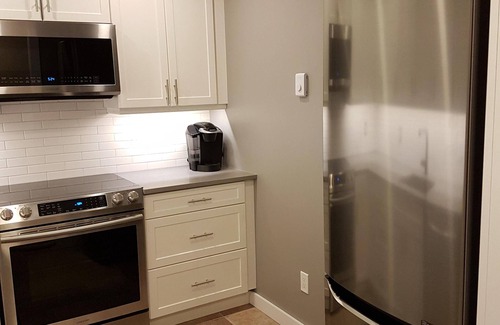 Cordova Bay House | Prestigious Location Desirable Executive Home, Very Large Clean Rental.