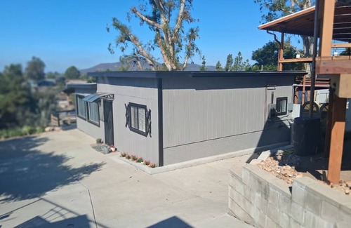 Fletcher Hills Cottage | Prestigious location with a view