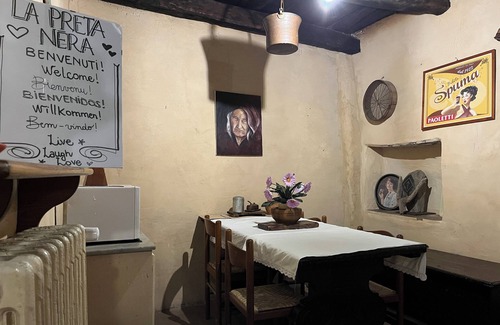 Giuliano di Roma Apartment | Preta Nera Intera - Five Bedroom Apartment, Sleeps 12