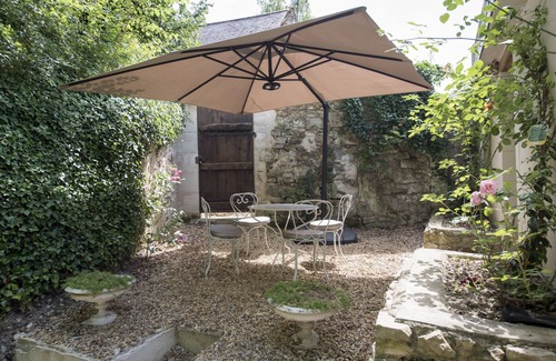 Chenehutte-Treves-Cunault House | pretty 18th century gite, bord de loire 10 km from SAUMUR
