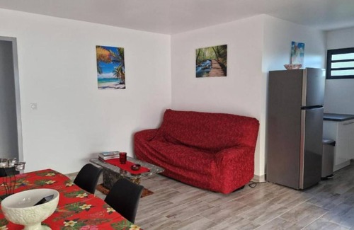 Vieux-Habitants Apartment | Pretty apartment with shared swimming pool less than 1km from the sea