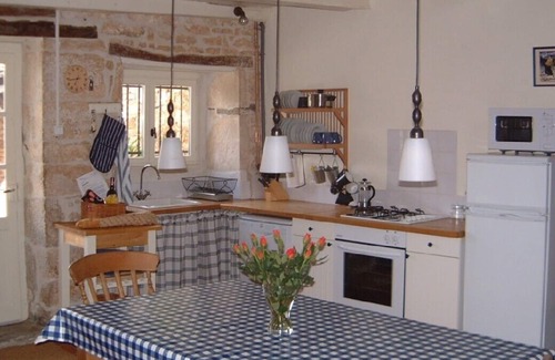 Chasseneuil-sur-Bonnieure Cottage | Pretty Charantais cottage. WIFI. With private pool & garden, tranquil location