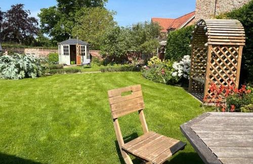 Alne House | Pretty Garden Cottage