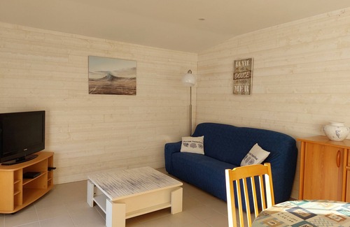 Denneville House | Pretty gîte 50m from a beautiful sandy beach facing Jersey