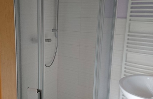 Bahnhofsvorstadt Bed & Breakfast | Pretty guest room with fireplace and terrace FG Lange Straße 18 0172/3742487