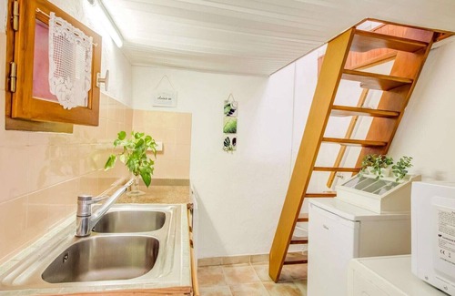 Berre-des-Alpes House | Pretty Holiday Home in Berre-les-Alpes with Garden