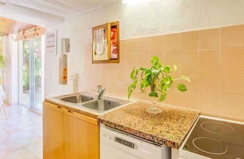 Berre-des-Alpes House | Pretty Holiday Home in Berre-les-Alpes with Garden