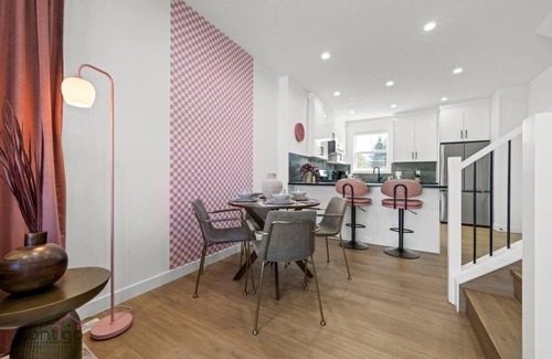 Mayfield House | Pretty in Pink | Hot Tub | 10 min to WEM | KingBed